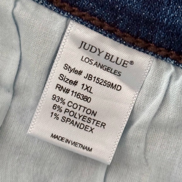 Judy Blue Bermuda Distressed Shorts High Rise Size 1X - Picture 5 of 10